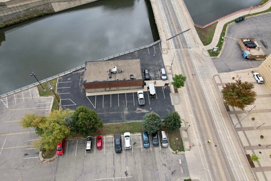 More Photos Of 307 E Center St, Rochester Office For Sale