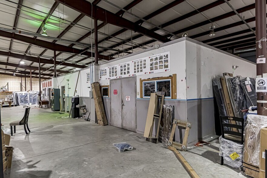 More Photos Of 810 W Highway 30, Gonzales Warehouse For Lease