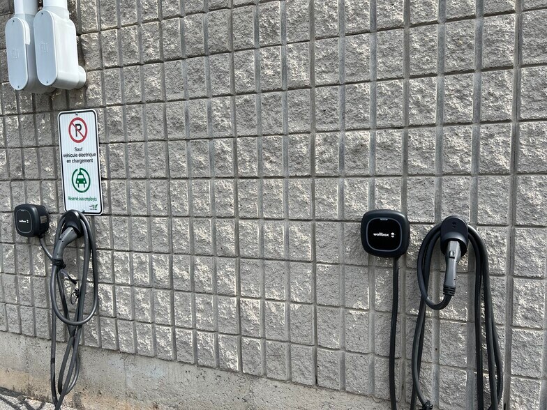 More Photos Of 4960 Rue Levy, Saint-Laurent Unknown For Lease