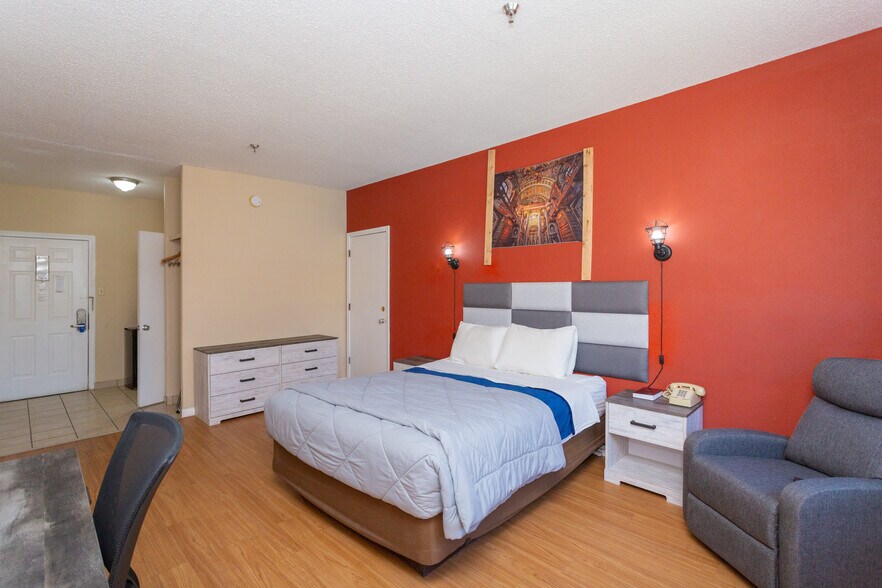 More Photos Of 2803 W 2nd St, Roswell Hotel For Sale