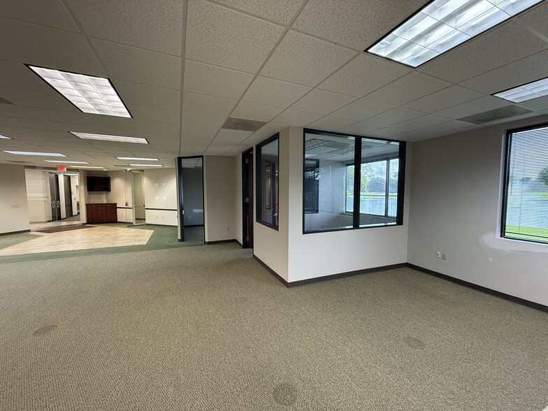 More Photos Of 19855 Southwest Fwy, Sugar Land Office For Lease