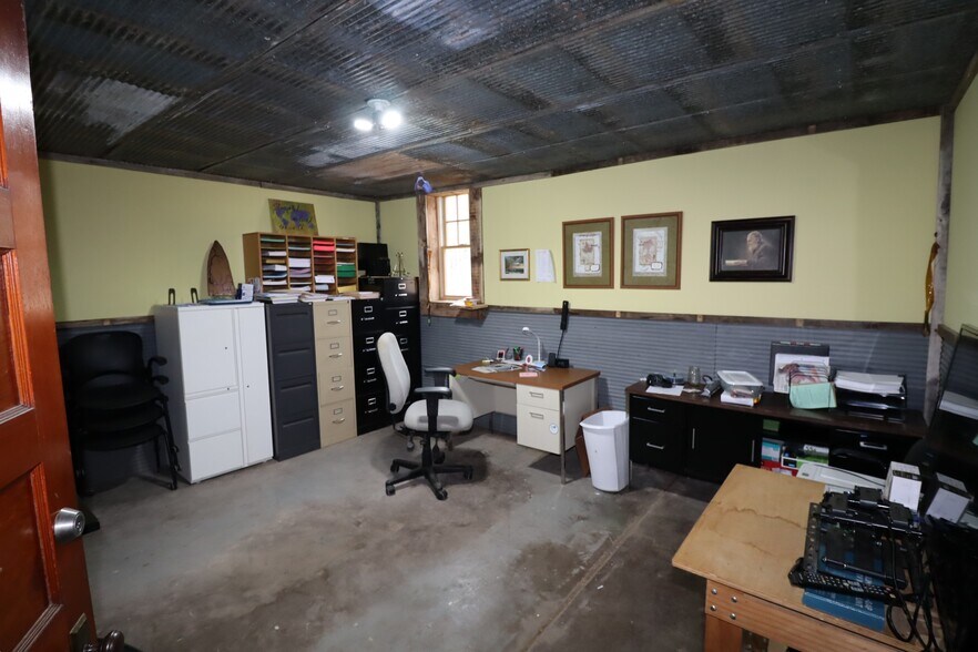 More Photos Of 3600 Ellis Ave, Ashland Flex For Sale