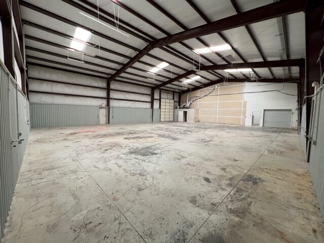 More Photos Of 6355 Boucher Dr, Edmond Showroom For Lease