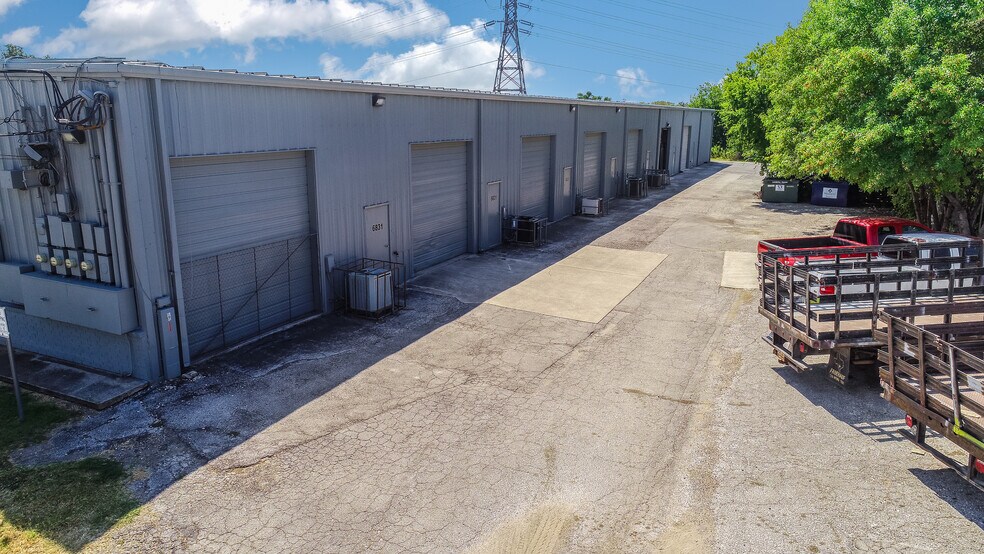 More Photos Of 6803-6831 Breeden Ave, San Antonio Light Manufacturing For Lease