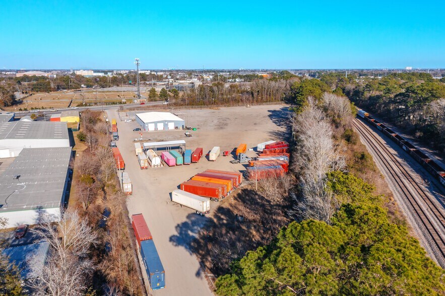 More Photos Of 4937 Dorchester Rd, Charleston Service For Lease