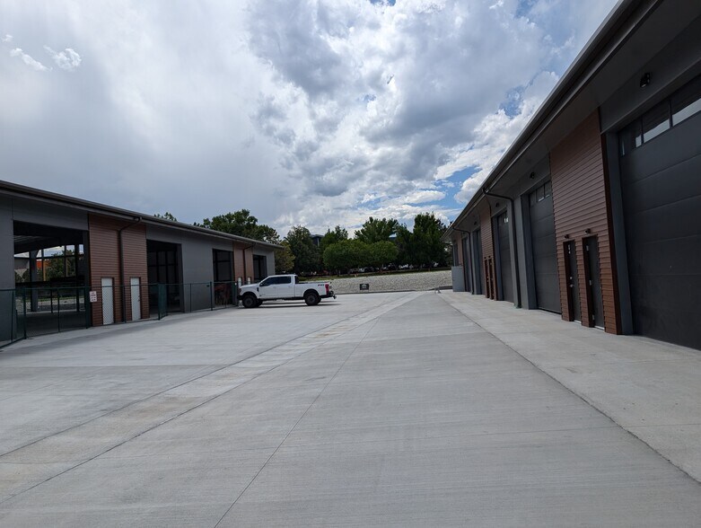 More Photos Of 7542 S Potomac St, Centennial Flex For Lease