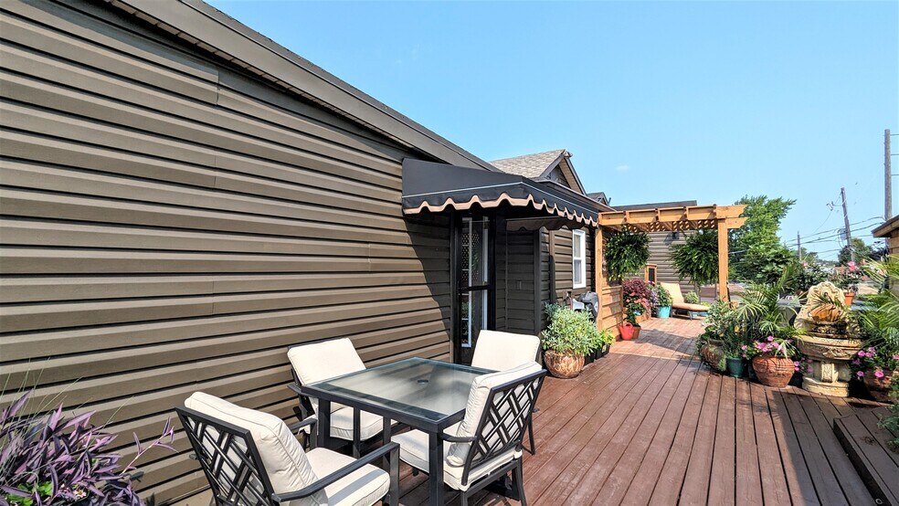 More Photos Of 816 Erie St E, Windsor Storefront Retail Residential For Sale