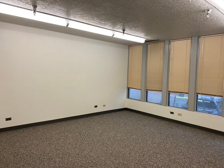 More Photos Of 9777 W Chinden Blvd, Garden City Office For Lease