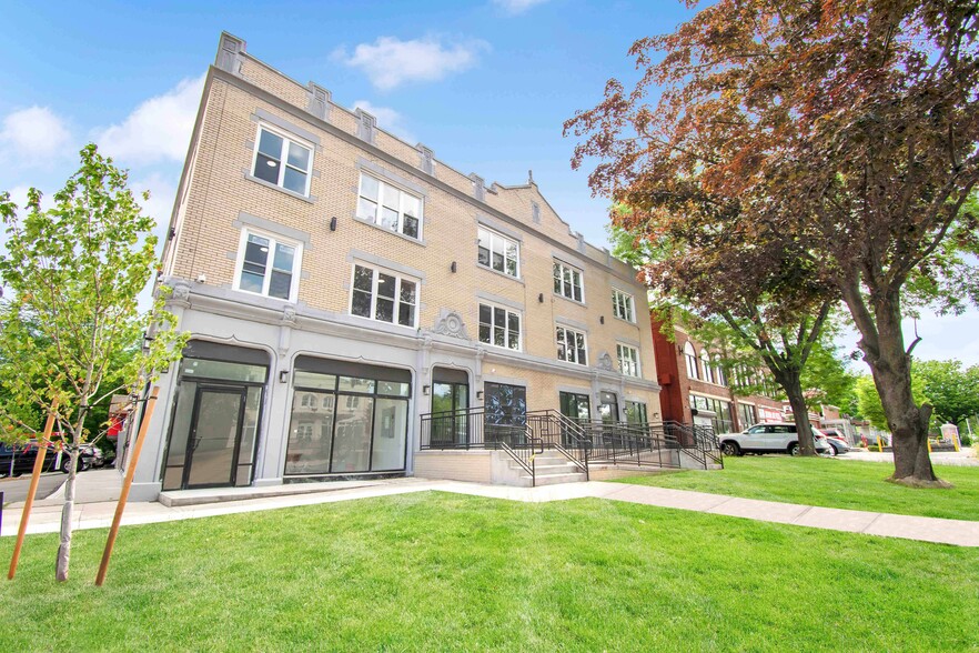 Primary Photo Of 479 Farmington Ave, Hartford Storefront Retail Residential For Lease