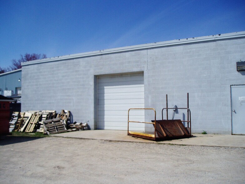 More Photos Of 345 S Airport Rd, Traverse City Warehouse For Lease