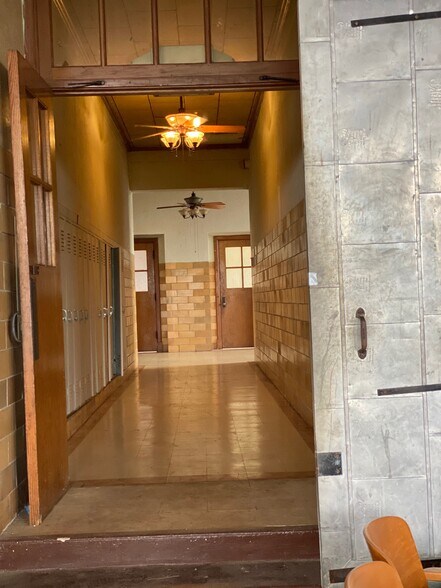 More Photos Of 450 McCorkle Ave, Burbank Schools For Sale