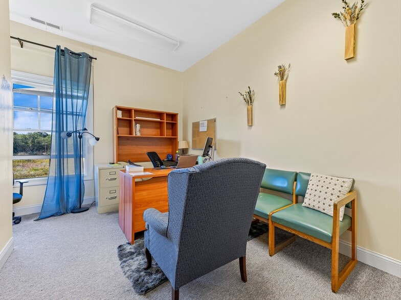 More Photos Of 120 Chadwick Square Ct, Hendersonville Medical For Lease