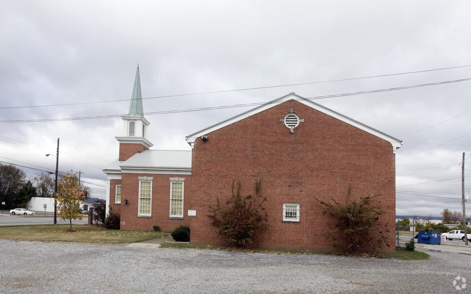 More Photos Of 2340 Rossville Blvd, Chattanooga Religious Facility For Lease