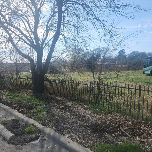 More Photos Of 725 N Walton Walker Blvd, Irving Land For Sale