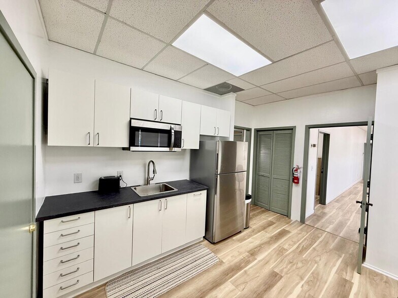 More Photos Of 8431 Baymeadows Way, Jacksonville Loft Creative Space For Lease