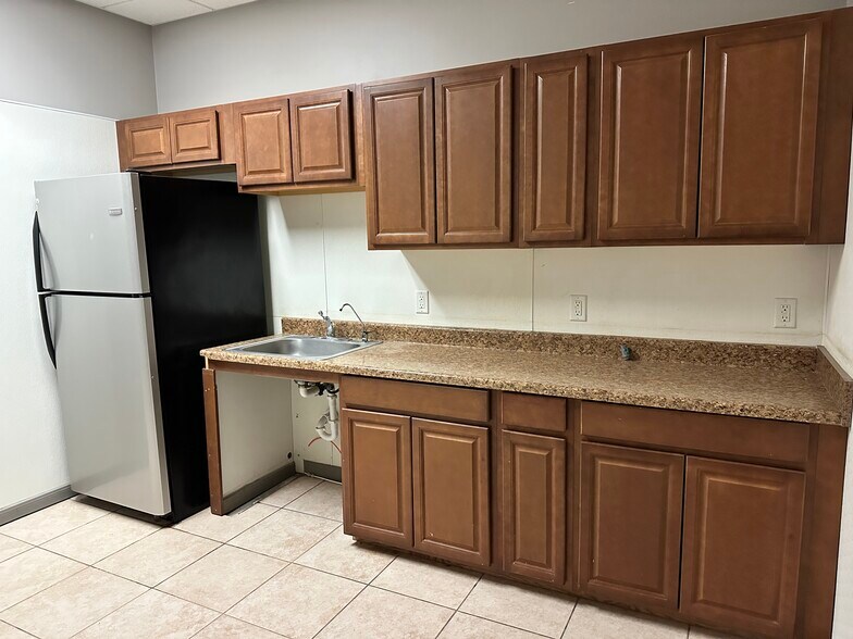 More Photos Of 10001 Lindberg Dr, Midland Warehouse For Lease