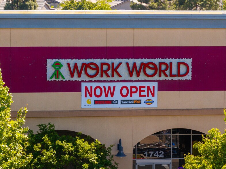 More Photos Of 1742-1746 W Olive Ave, Merced Storefront For Sale