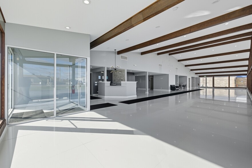 More Photos Of 801 W Grant Hwy, Marengo Freestanding For Sale