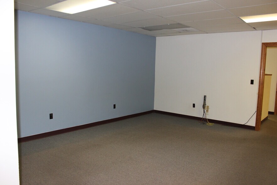 More Photos Of 56 Leonard St, Foxborough Light Distribution For Sale