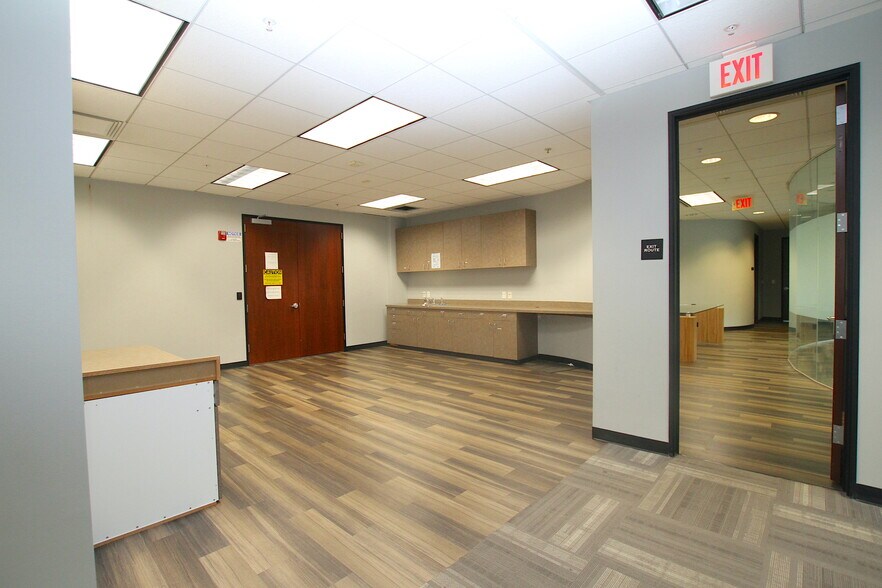 More Photos Of 20377 Acacia St, Newport Beach Office For Lease