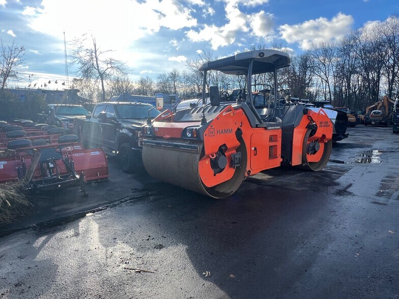 More Photos Of 36 Montesano Rd, Fairfield Warehouse For Lease