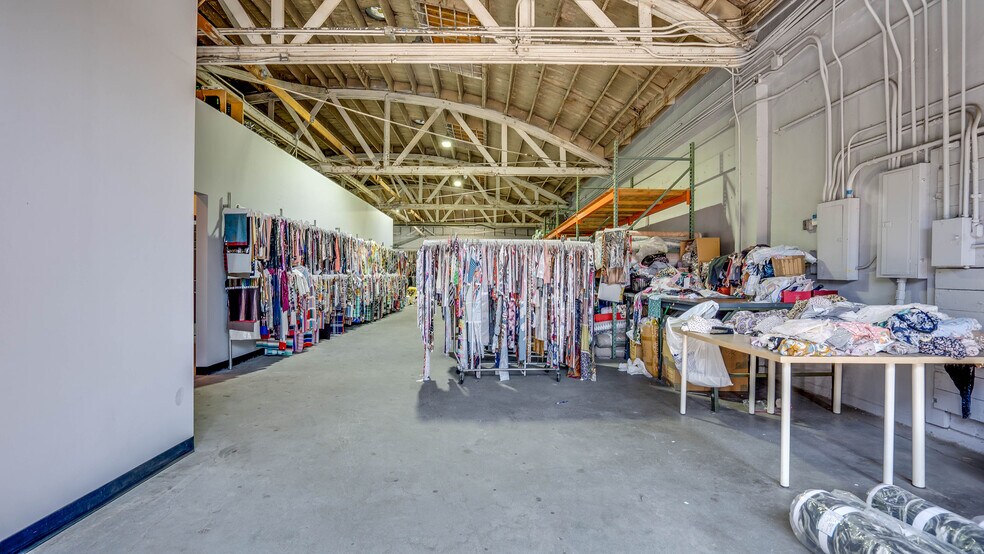 More Photos Of 3232 E Olympic Blvd, Los Angeles Warehouse For Lease