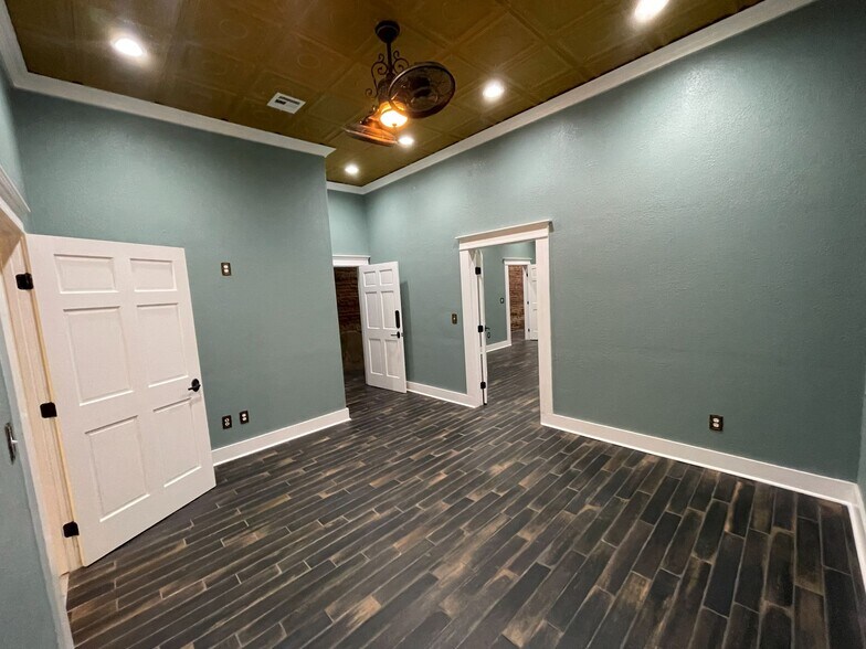 More Photos Of 9 W Main St, Ardmore Office For Sale