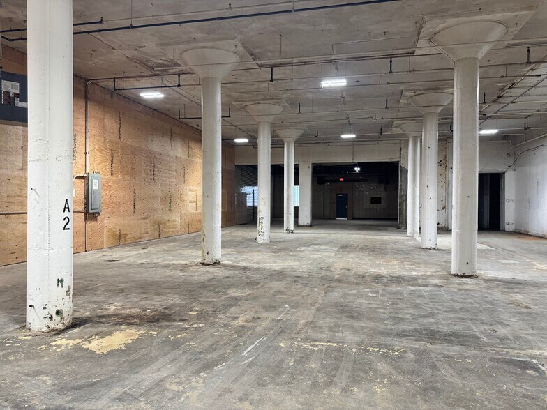 More Photos Of 325 Paul Ave, Ferguson Manufacturing For Lease