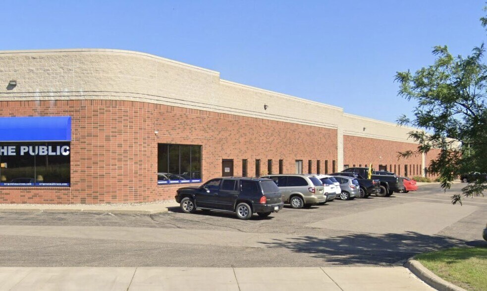 More Photos Of 1261 E Highway 36, Maplewood Warehouse For Lease