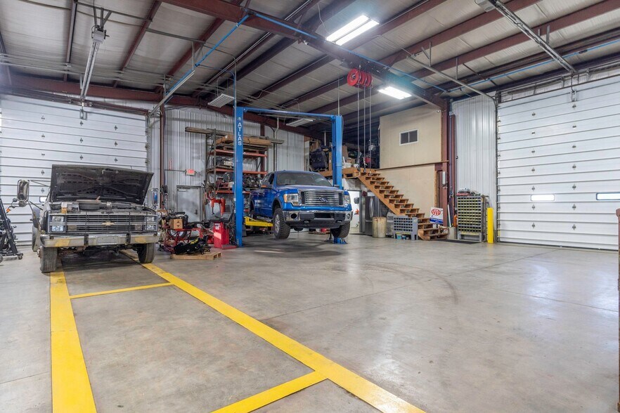 More Photos Of 14617 Kettlersville Rd, Wapakoneta Light Distribution For Sale