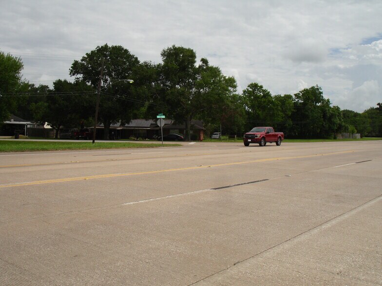 More Photos Of 3207 W Parkwood Ave, Friendswood Land For Sale