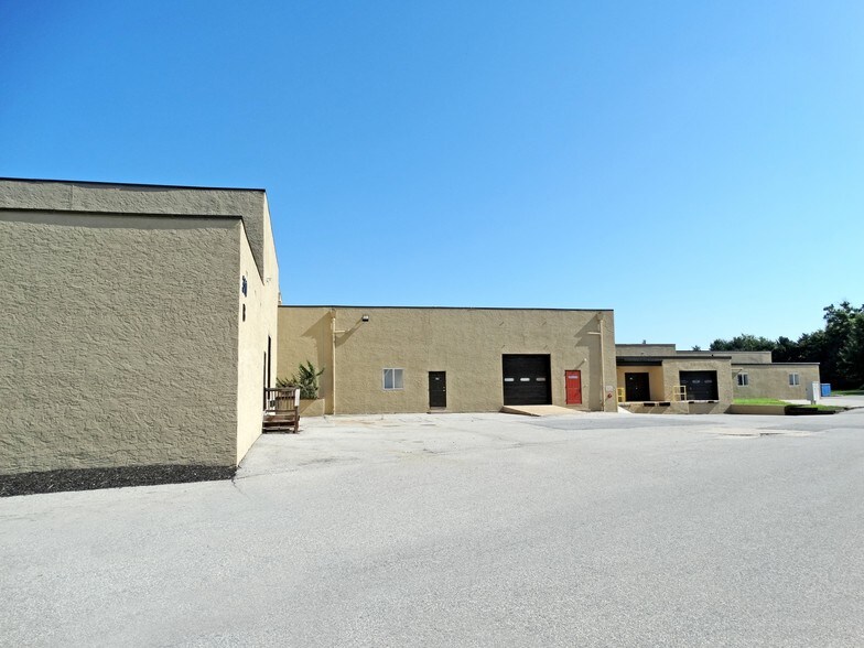 More Photos Of 300 Cornell Dr, Wilmington Flex For Sale