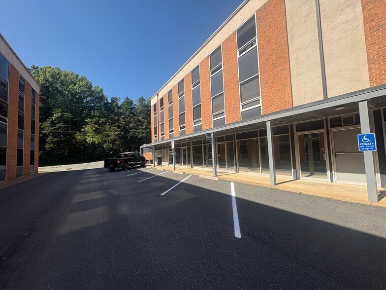 More Photos Of 1932 Arlington Blvd, Charlottesville Office For Lease