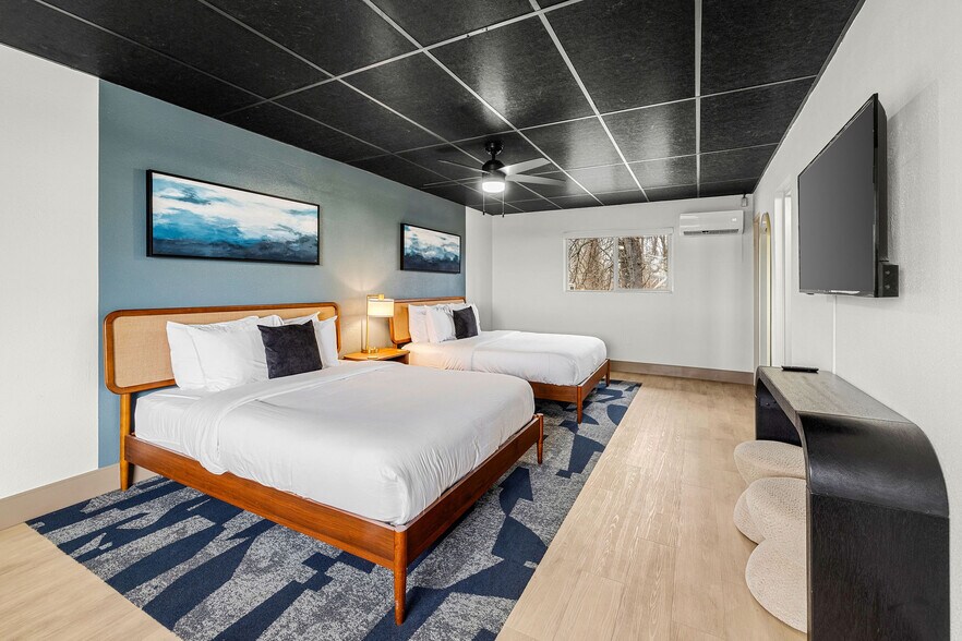 More Photos Of 14733 Dutchmans Dr, Rogers Hotel For Sale