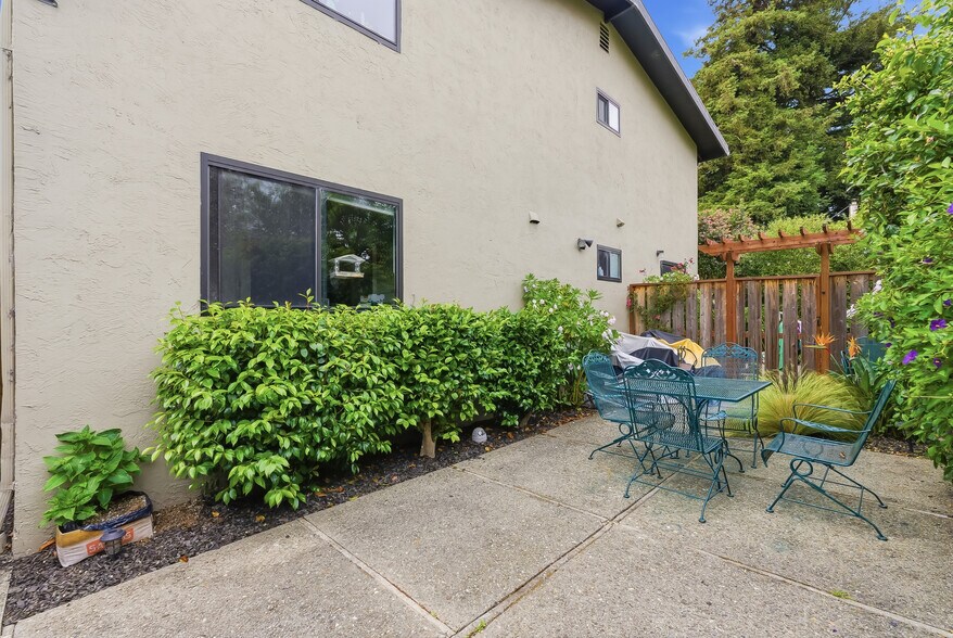 More Photos Of 517 Stannage Ave, Albany Apartments For Sale