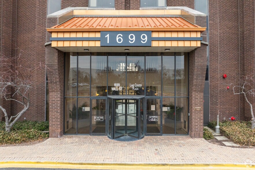 More Photos Of 1699 Wall St, Mount Prospect Office For Lease