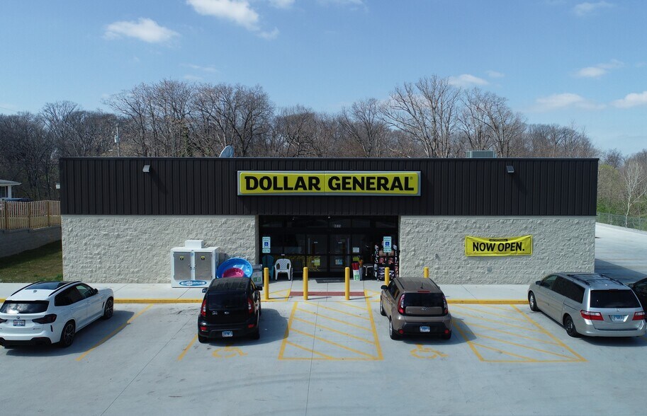 More Photos Of 8035 N Illinois St, Caseyville Storefront For Sale