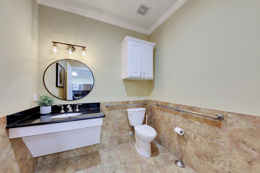 More Photos Of 860 Hebron Pky, Lewisville Medical For Sale