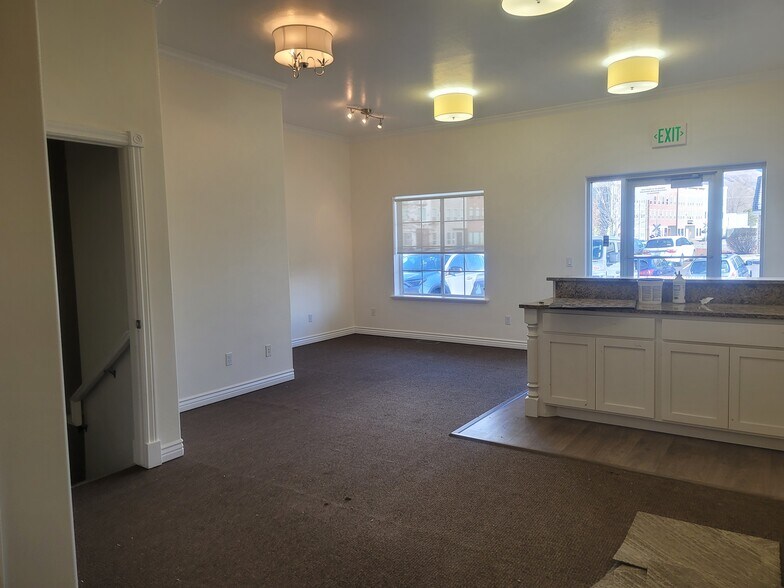 More Photos Of 571-583 W Center St, Pleasant Grove Office For Lease