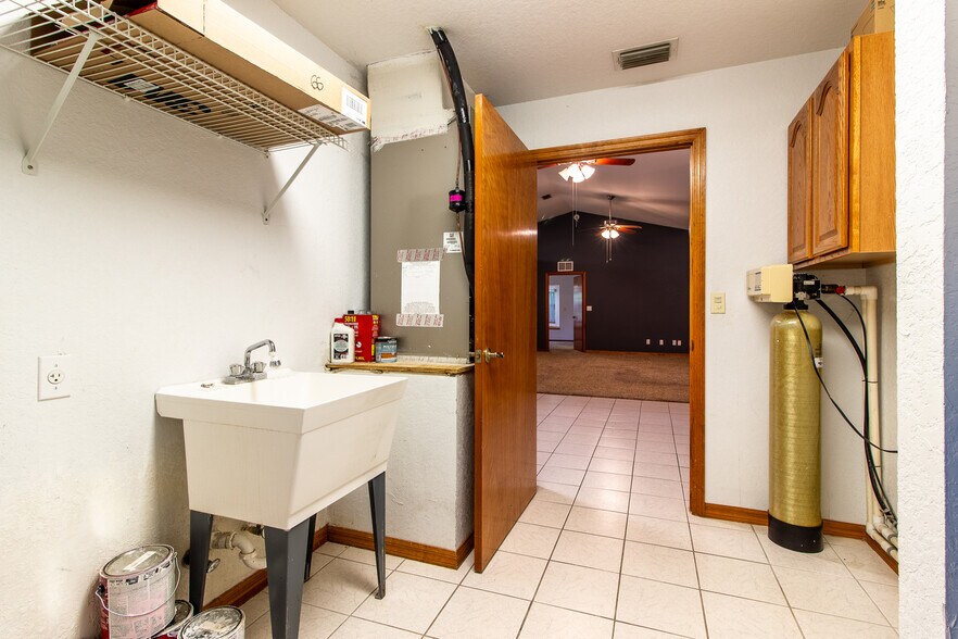 More Photos Of 3255 SE 3rd Ave, Ocala Office Residential For Sale