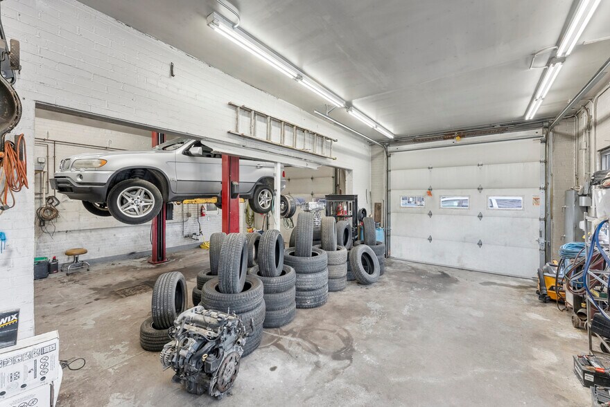 More Photos Of 4201 E Lake St, Minneapolis Auto Dealership For Sale