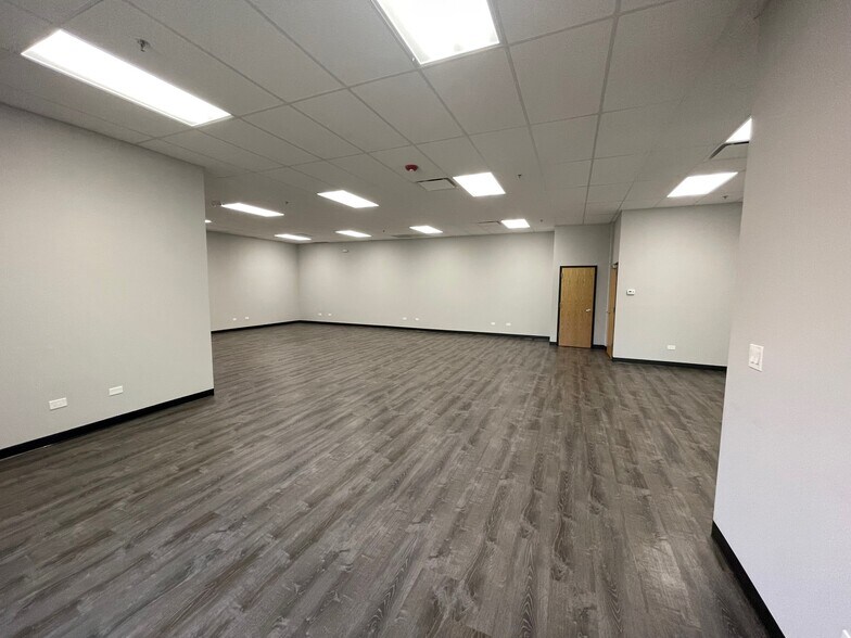 More Photos Of 731 S Route 21, Gurnee Office For Sale