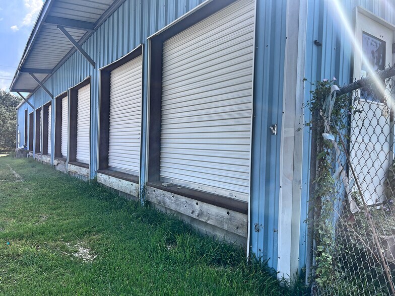 More Photos Of 2304 Kirkman St, Lake Charles Warehouse For Sale