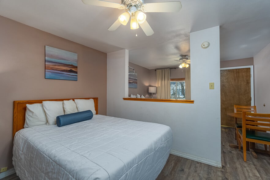 More Photos Of 21625 Highway 160, Durango Hotel For Sale