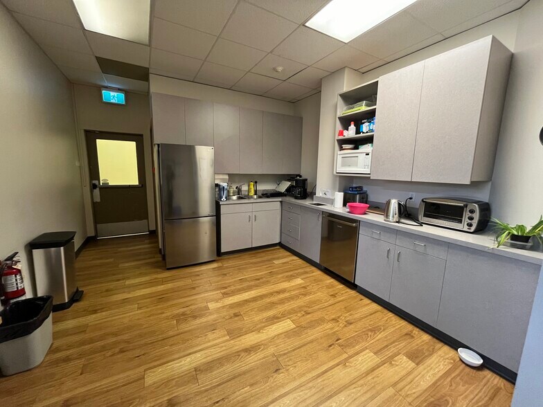 More Photos Of 422 6th St, New Westminster Loft Creative Space For Lease