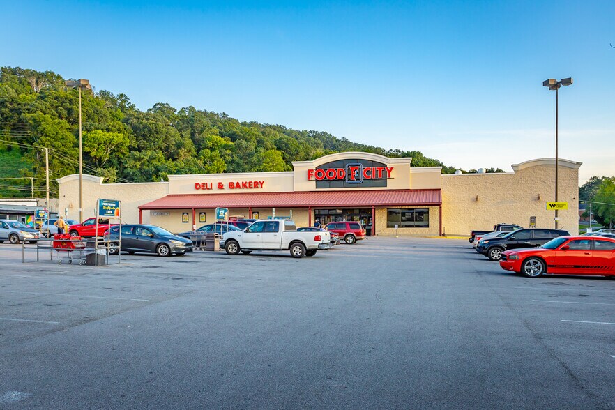 More Photos Of 319 Chickamauga Ave, Rossville Supermarket For Lease