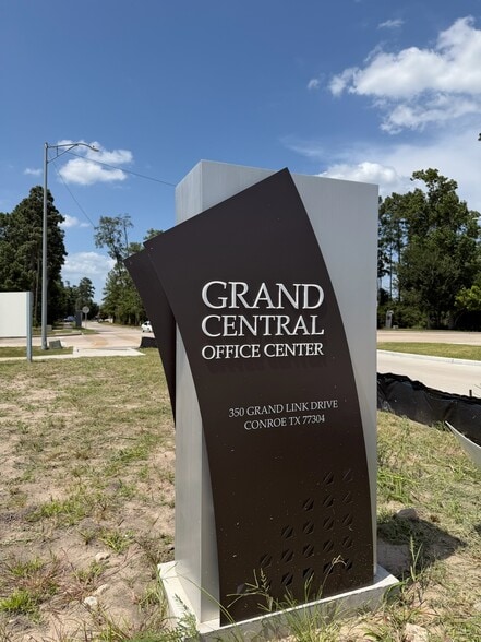 More Photos Of 350 Grand Link Dr, Conroe Medical For Lease