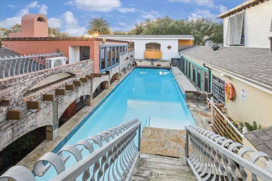 More Photos Of 614 Pine Gully Rd, Seabrook Apartments For Sale