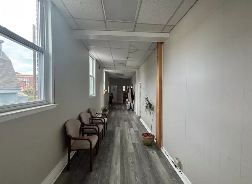 More Photos Of 154-162 Humphrey St, Swampscott Storefront Retail Office For Lease