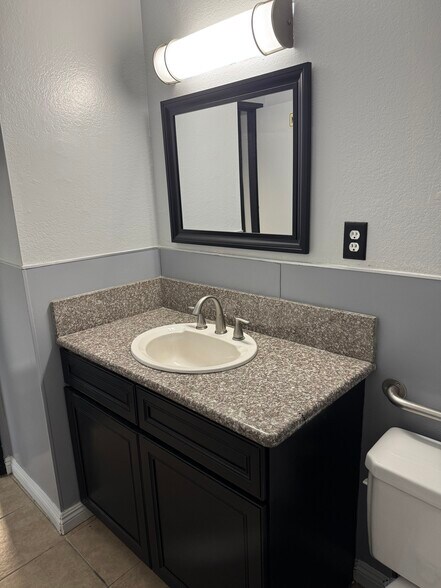 More Photos Of 14000 Rosecrans Ave, Santa Fe Springs Warehouse For Lease